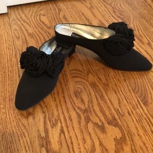 Kenneth Cole Black Mule shoes